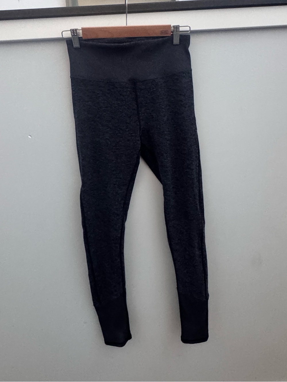 ALO Yoga Charcoal Heather High-Waist Leggings. Size L